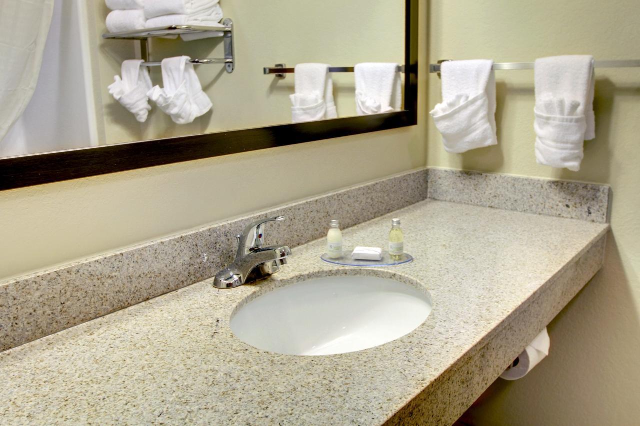 Cobblestone Inn And Suites - Eaton Kültér fotó